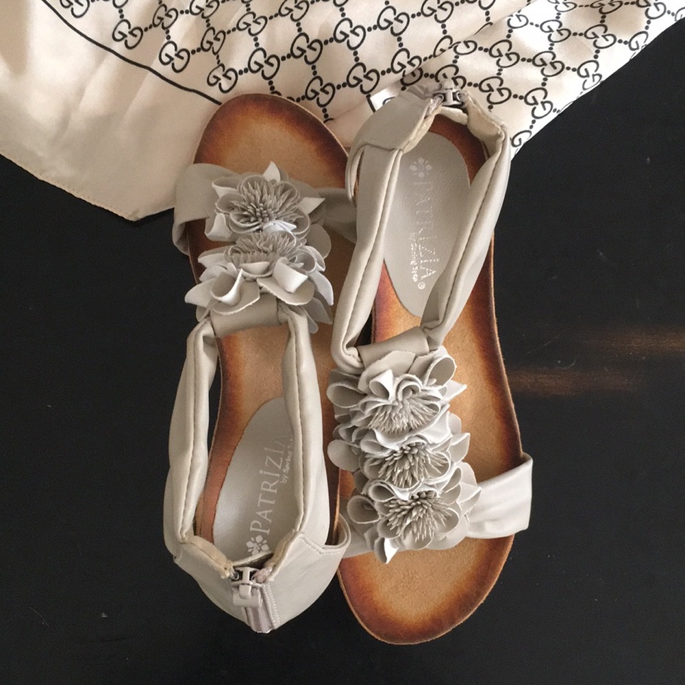 ❤️SALE❤️NWOT Nude Patrizia Floral Wedges